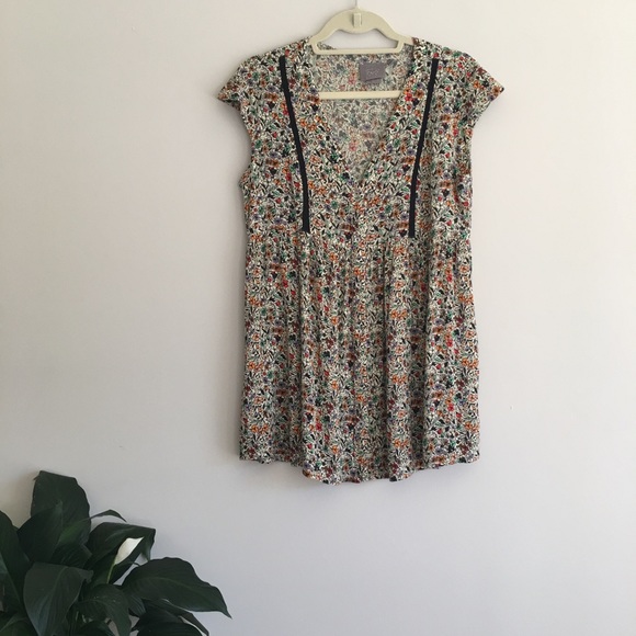 Anthropologie flower tunic top by Vanessa Virginia - Picture 2 of 8